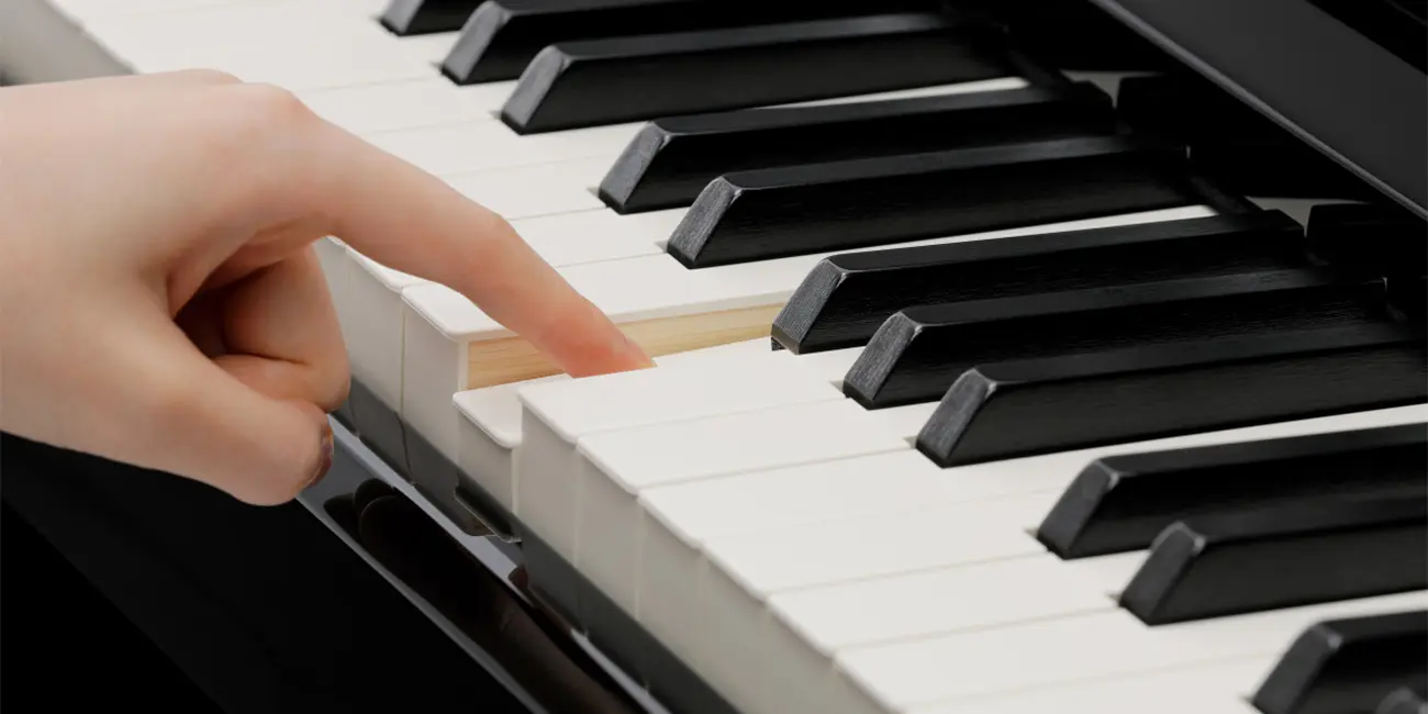 Kawai CA 901 keyboard being played