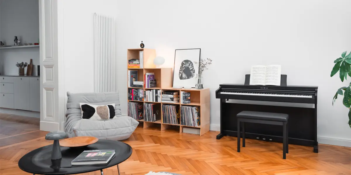 Kawai CX202 Digitalpiano in Schwarz im modernen Wohnraum