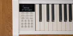 Écran et clavier Kawai CA 501 en détail
