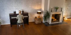 Piano numérique Kawai CA 701 avec enfant dans le salon
