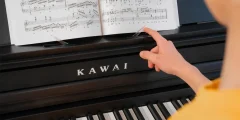 Kawai CA 401 Noten am Digitalpiano werden gezeigt