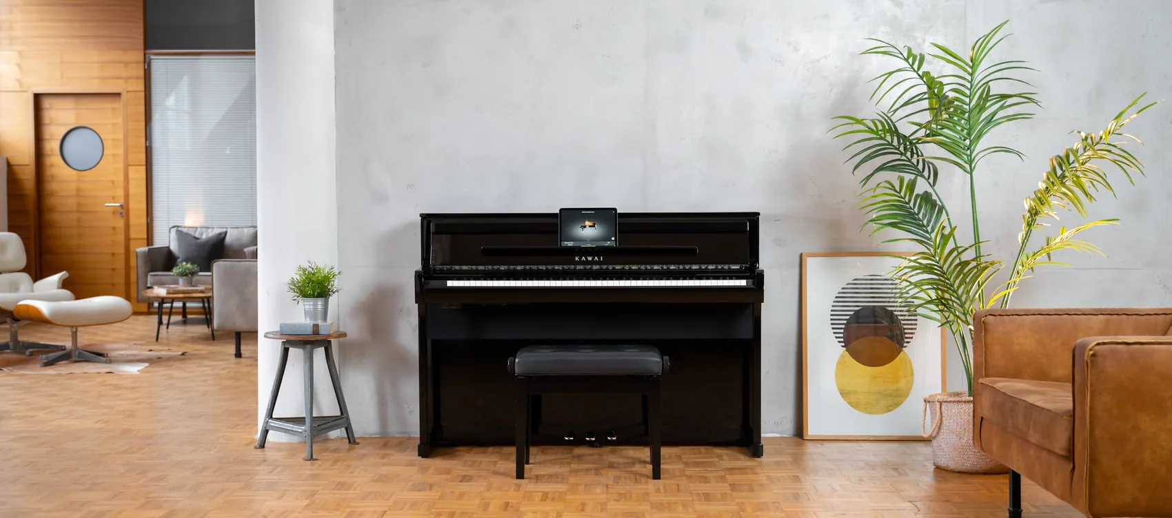 Kawai CA Digitalpiano mit Klavierbank in einem modernen Wohnraum