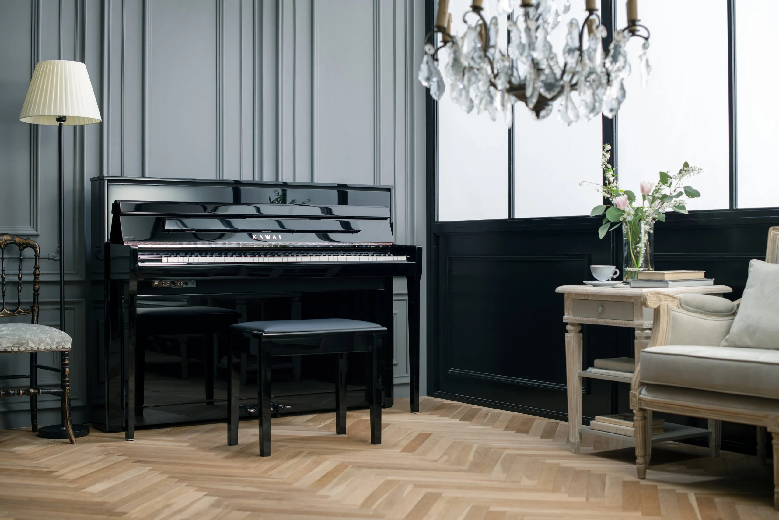 Kawai NOVUS Hybridpiano in einem eleganten Wohnzimmer