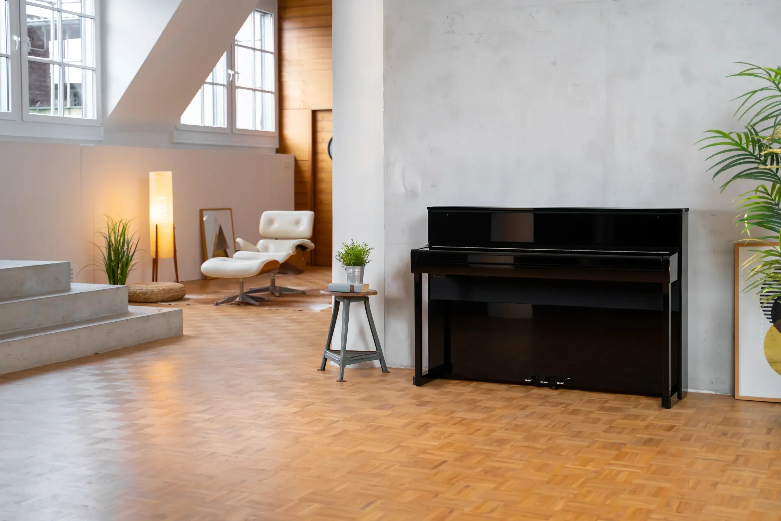 Kawai CA Series Digitalpiano in einem hellen Wohnraum mit Parkettboden